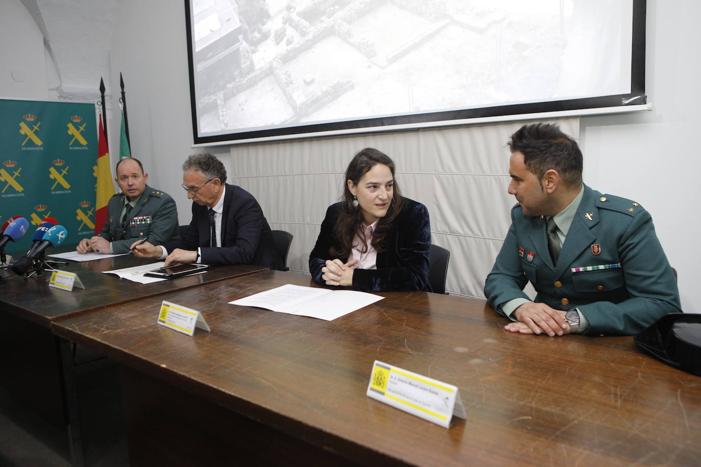 Imágenes (I) de las piezas arquelógicas recuperadas por la Guardia Civil