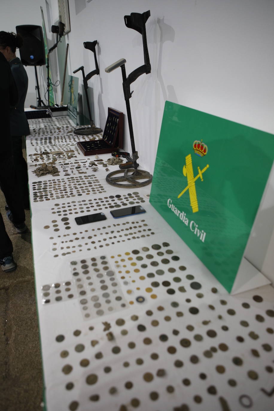Imágenes (I) de las piezas arquelógicas recuperadas por la Guardia Civil