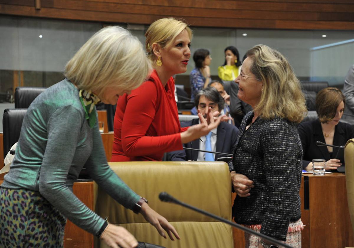 Las consejeras Victoria Bazaga, Elena Manzano y Mercedes Vaquera, durante el pleno de este jueves.