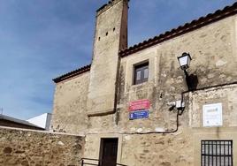 El Museo Municipal de Aldea del Cano se ubica en la denominada Casa del Cura, del siglo XVI.