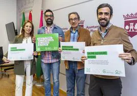 Los responsables de la Aecc, durante la presentación del programa.