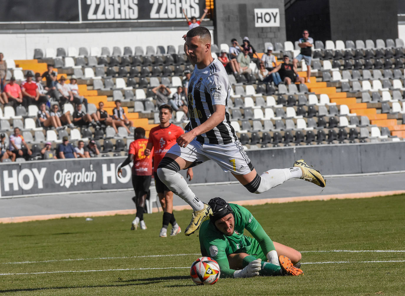 Las mejores imágenes de la victoria del Badajoz ante el Mensajero