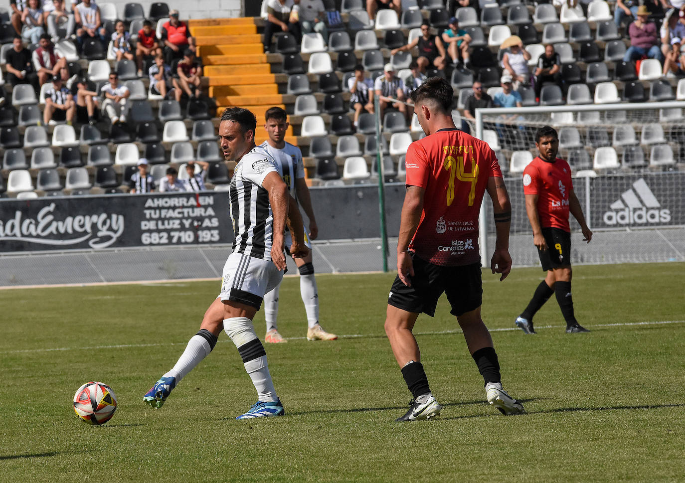 Las mejores imágenes de la victoria del Badajoz ante el Mensajero