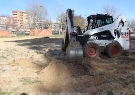 Las primeras máquinas no entraron en el campo de fútbol de La Isla hasta finales de enero.