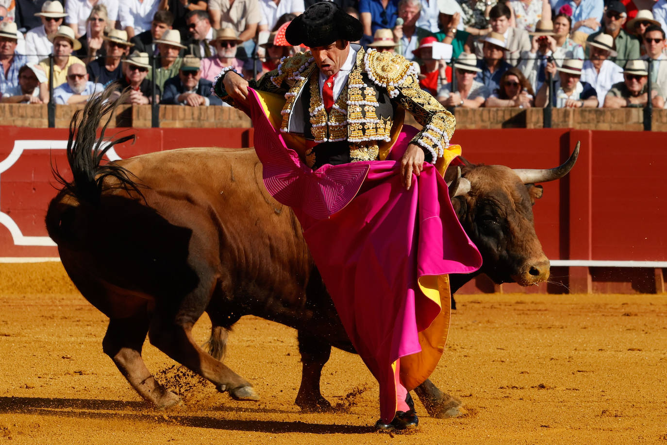 Así han toreado Emilio de Justo y Ginés Marín en Sevilla