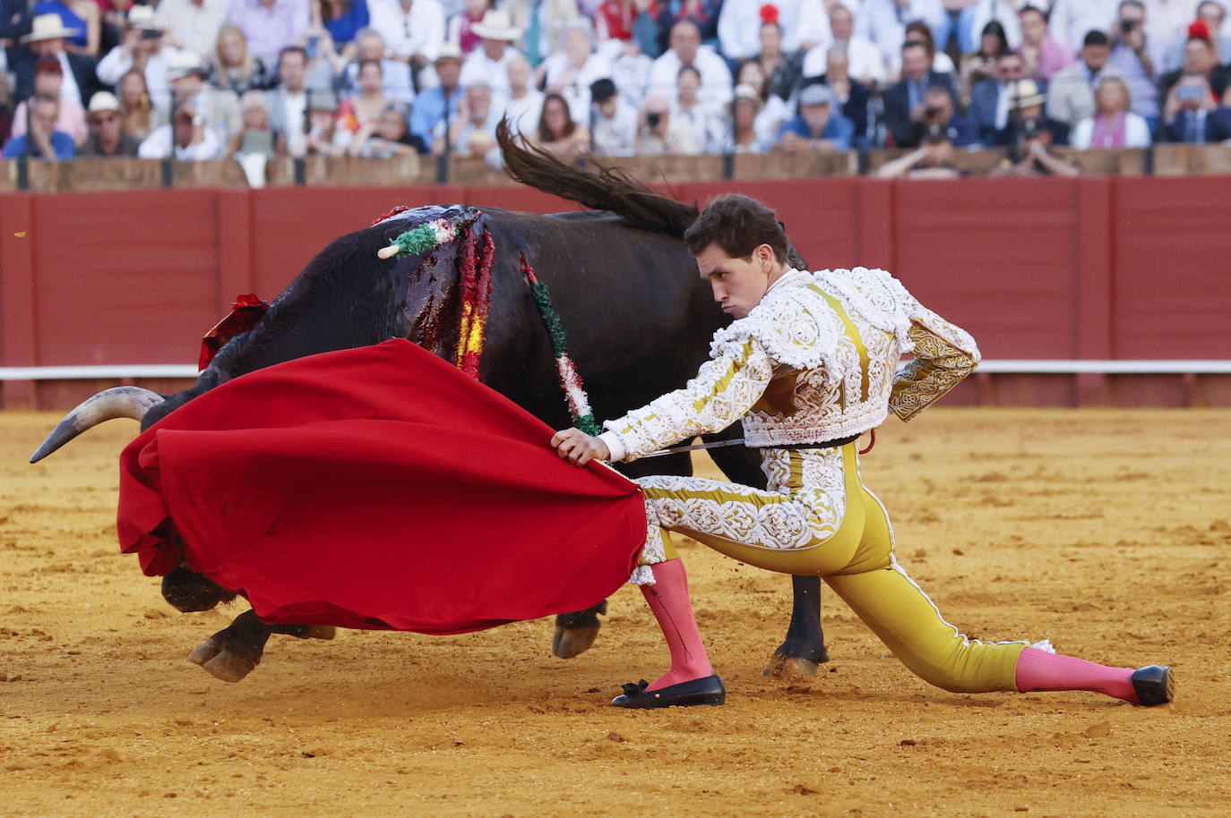 Así han toreado Emilio de Justo y Ginés Marín en Sevilla