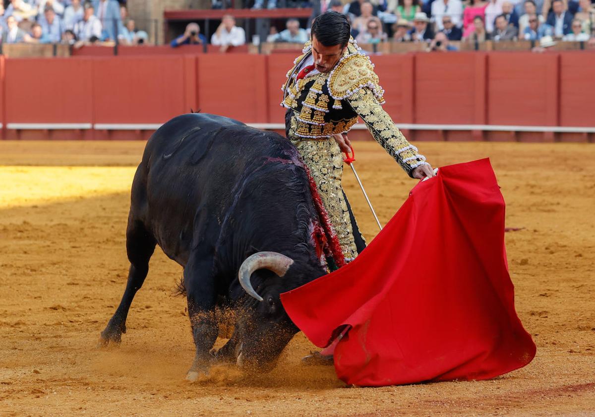 Así han toreado Emilio de Justo y Ginés Marín en Sevilla