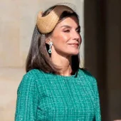 El tocado que ha lucido la reina Letizia se ha llevado todas las miradas.