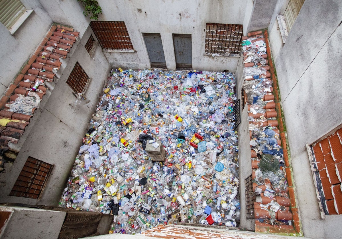 Imagen de 2019 del patio interior del bloque donde está la vivienda a la que renunció la demandante.