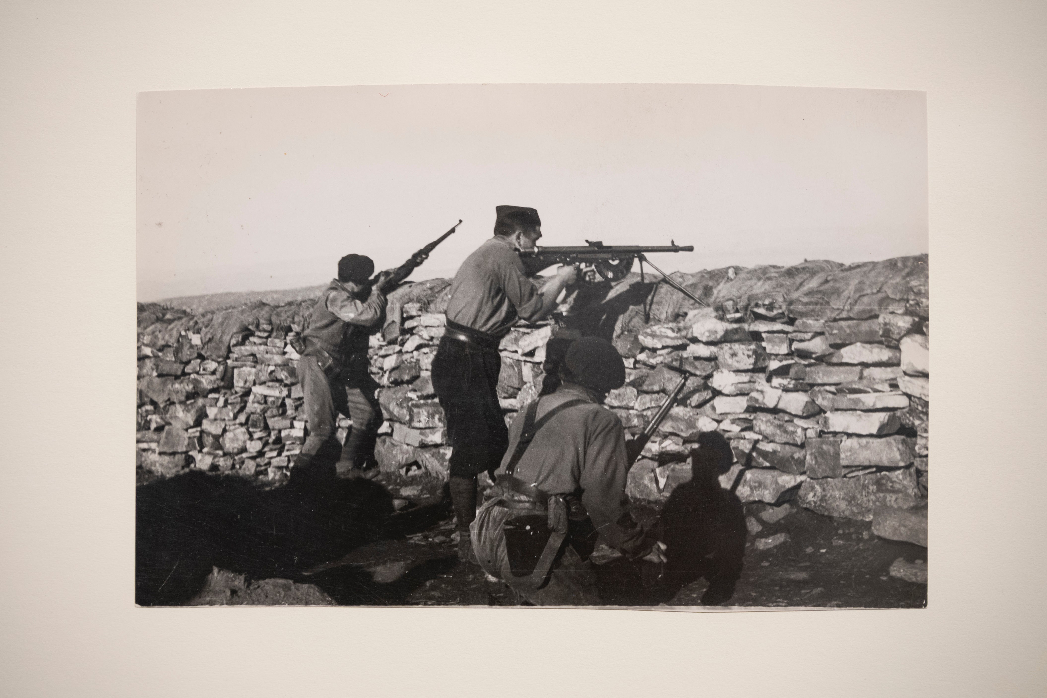 Imagen secundaria 1 - Pesini, el fotógrafo de HOY que inspiró a Robert Capa