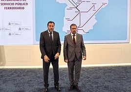 El ministro de Transportes, Óscar Puente, junto al presidente de Renfe, Raül Blanco, en la presentación de los nuevos servicios.
