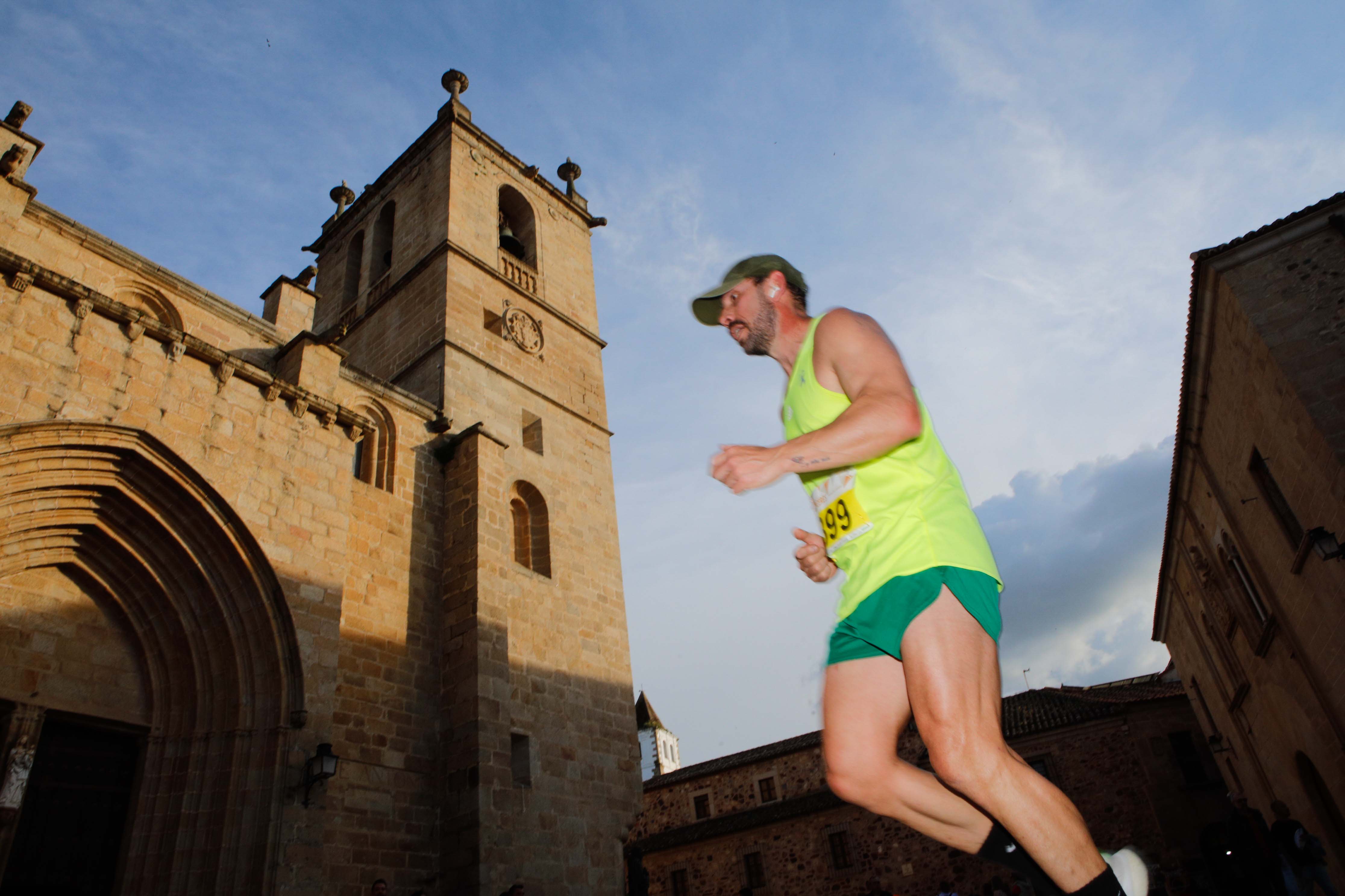 La media maratón cacereña, en imágenes (I)