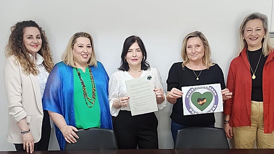 Mujeres de guardias civiles crean la asociación Nuestro Corazón por Bandera