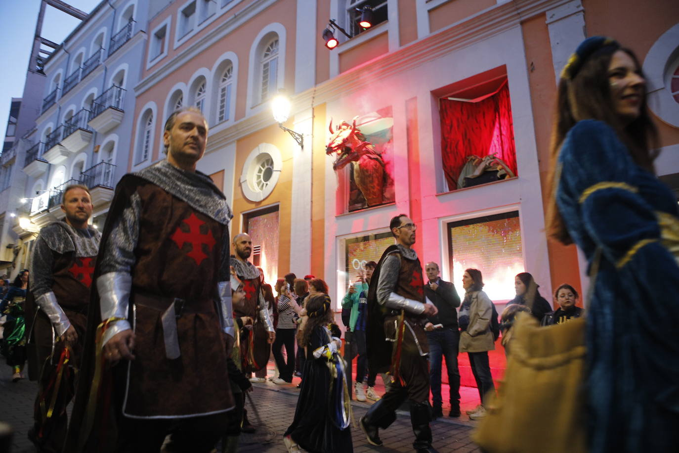 Las mejores imágenes del desfile de San Jorge en Cáceres