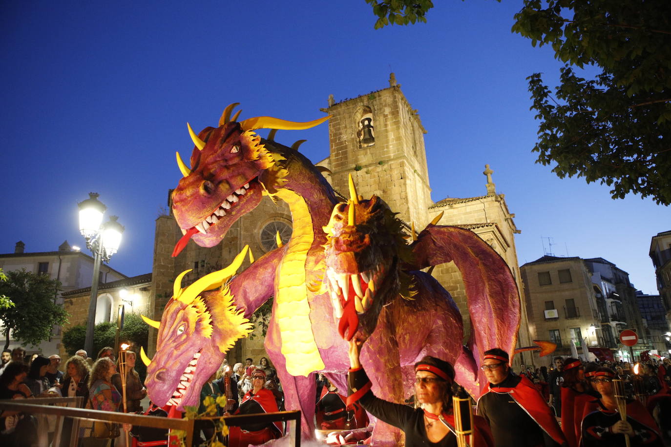 Las mejores imágenes del desfile de San Jorge en Cáceres