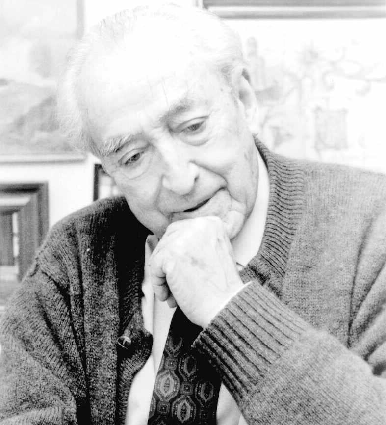 Nació el 19 de febrero de 1909 en Mérida y murió el 23 de julio de 1993 en Badajoz.