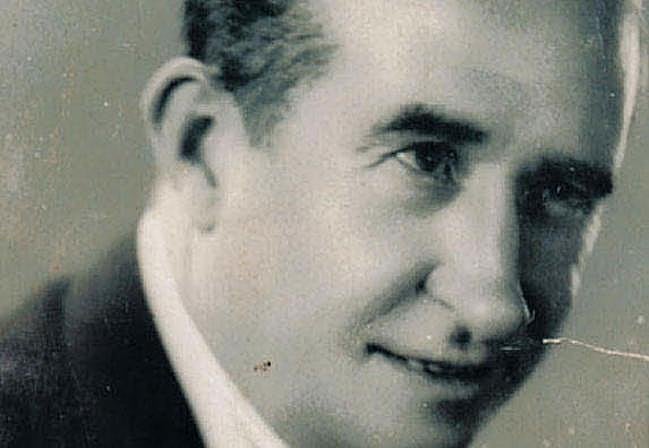 Nació el 7 de noviembre de 1894 en Guareña y murió el 24 de diciembre de 1945 en Madrid.