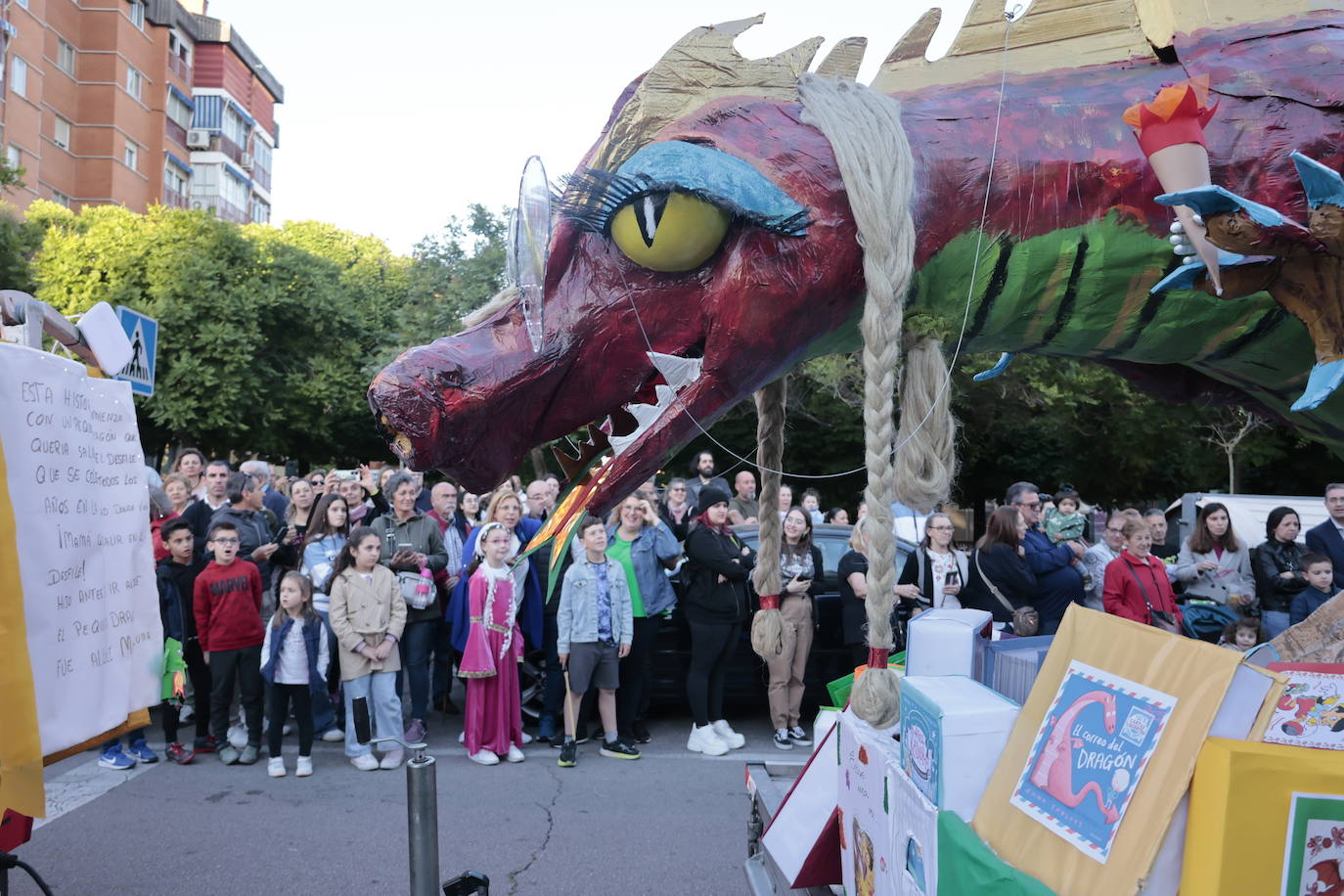 Imágenes del desfile de San Jorge en Cáceres