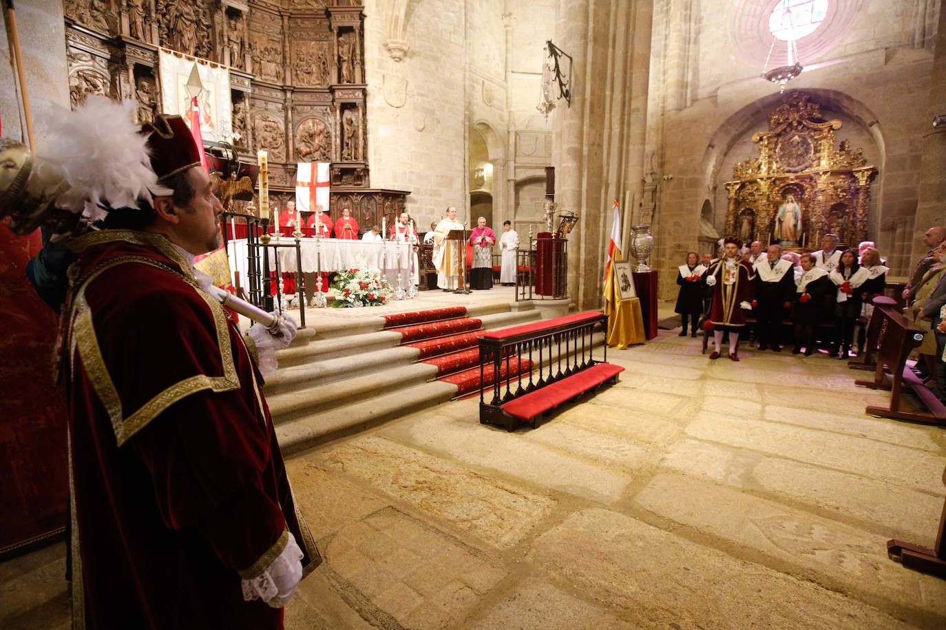 El pendón de San Jorge vuelve a tremolar en Cáceres