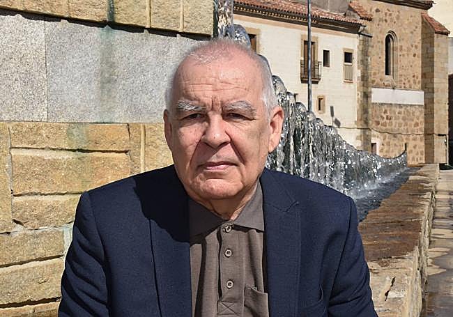 Nació el 12 de noviembre de 1950 en Higuera de Albalat.