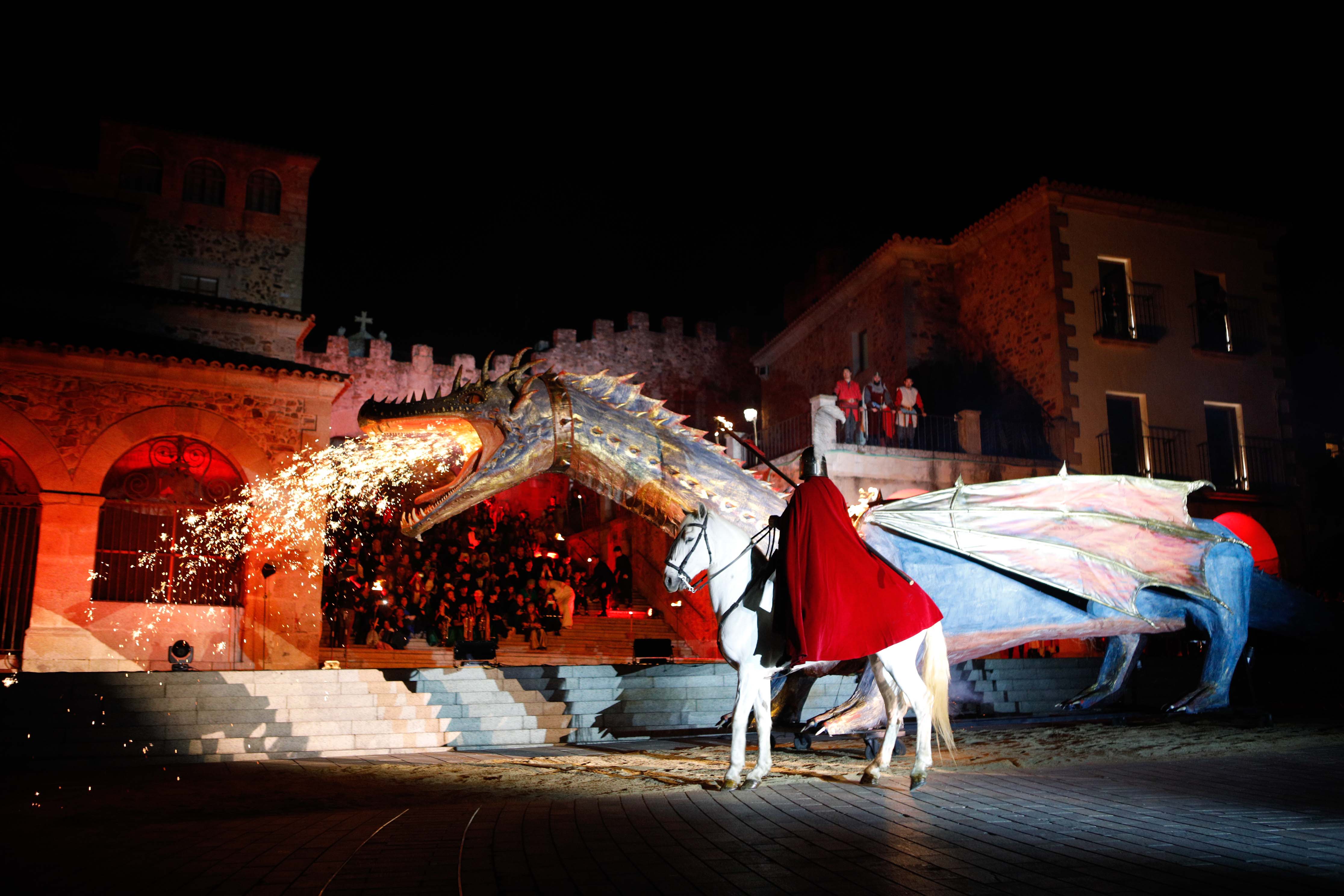 Imágenes de la quema del dragón en el desfile de San Jorge