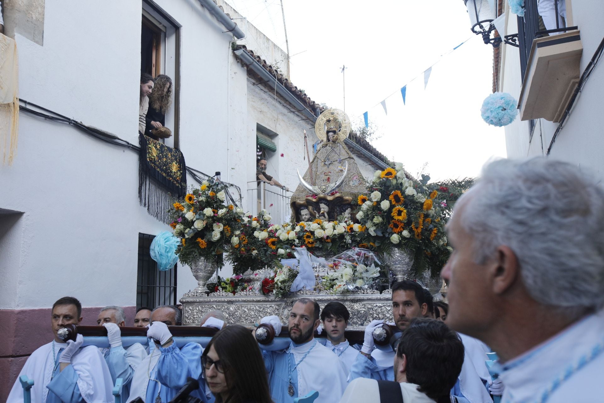 La Virgen de la Montaña recorre las calles del centro de Cáceres