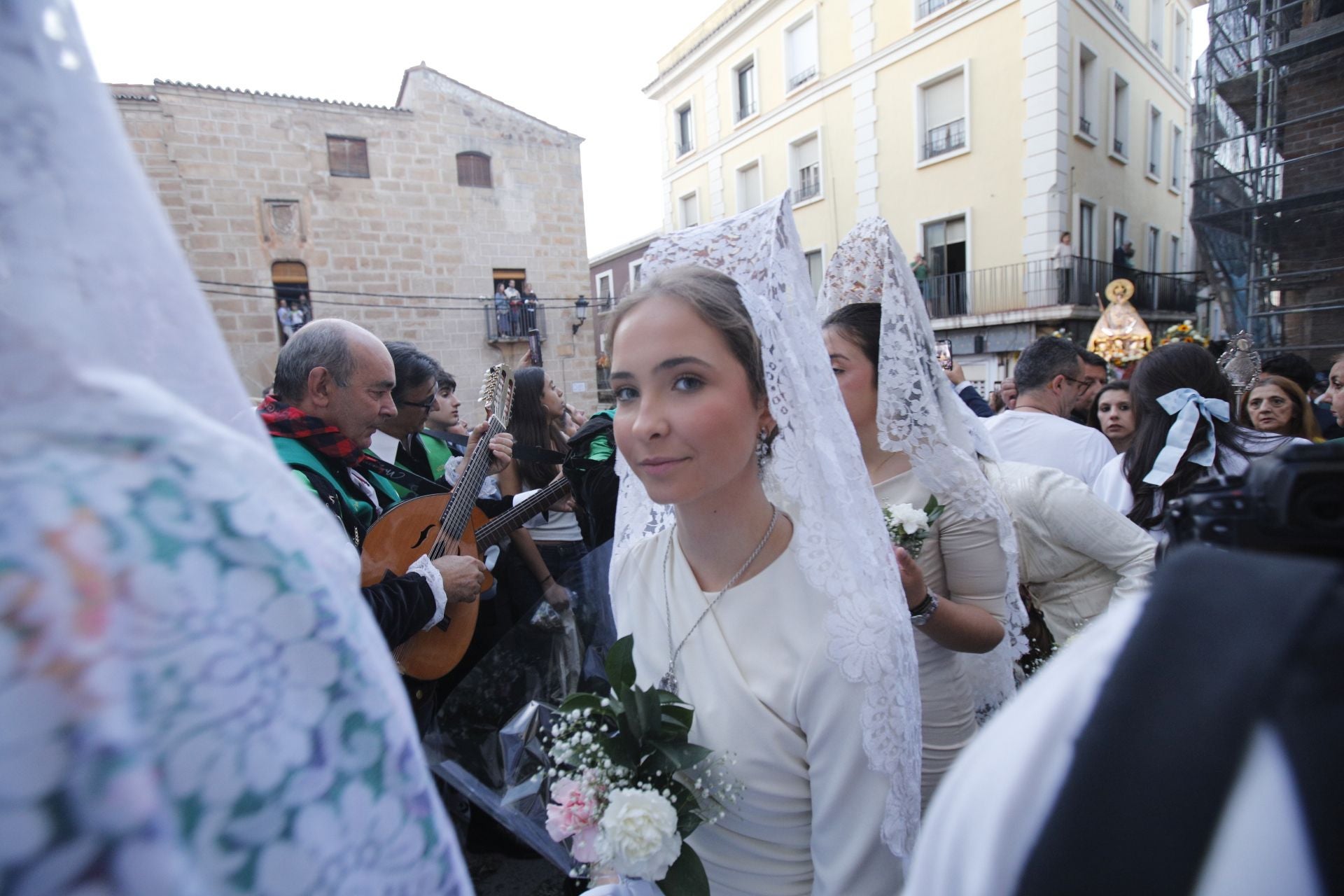 Fotos de la Virgen de la Montaña en la Plaza Mayor de Cáceres