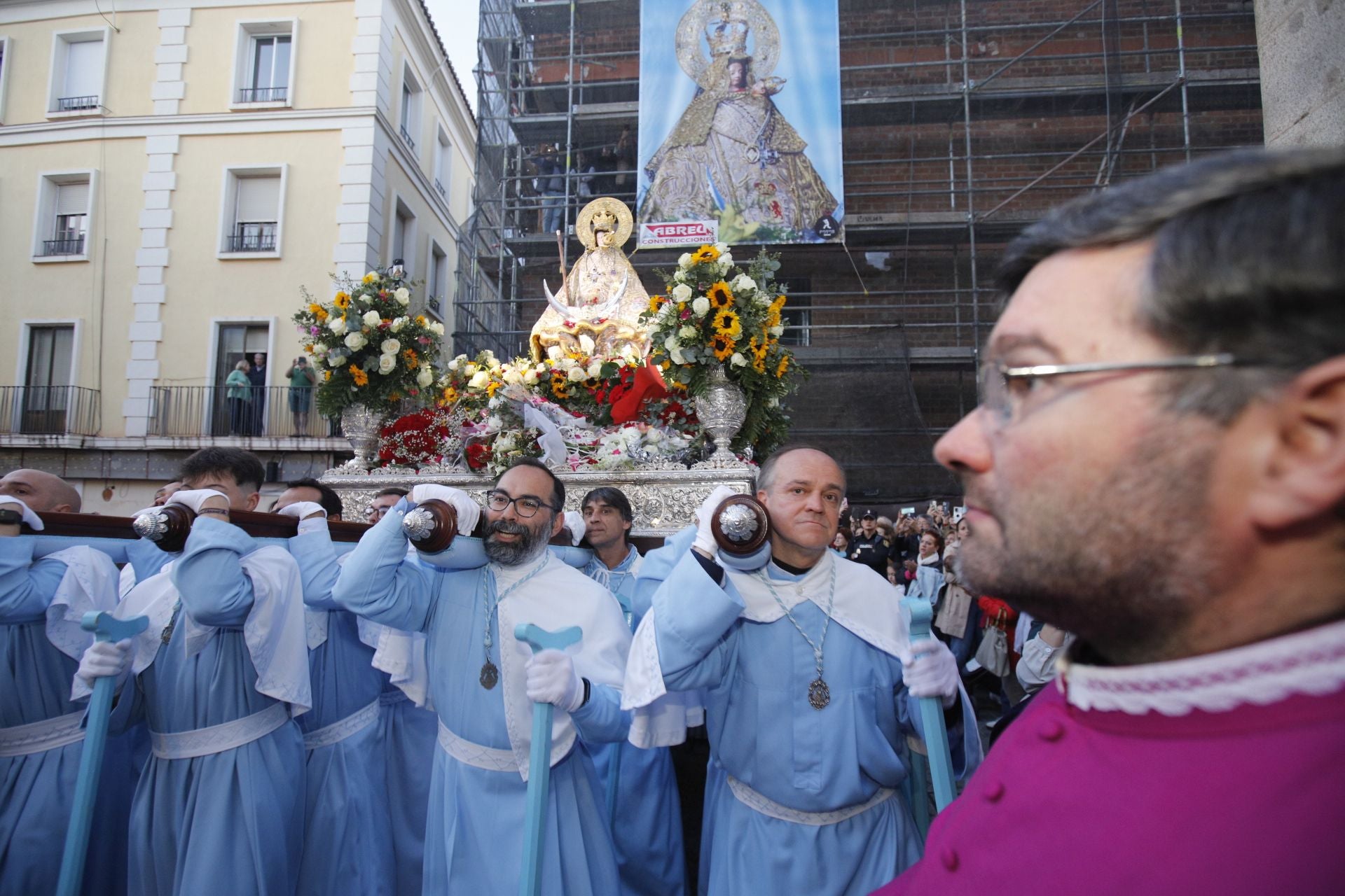 Fotos de la Virgen de la Montaña en la Plaza Mayor de Cáceres