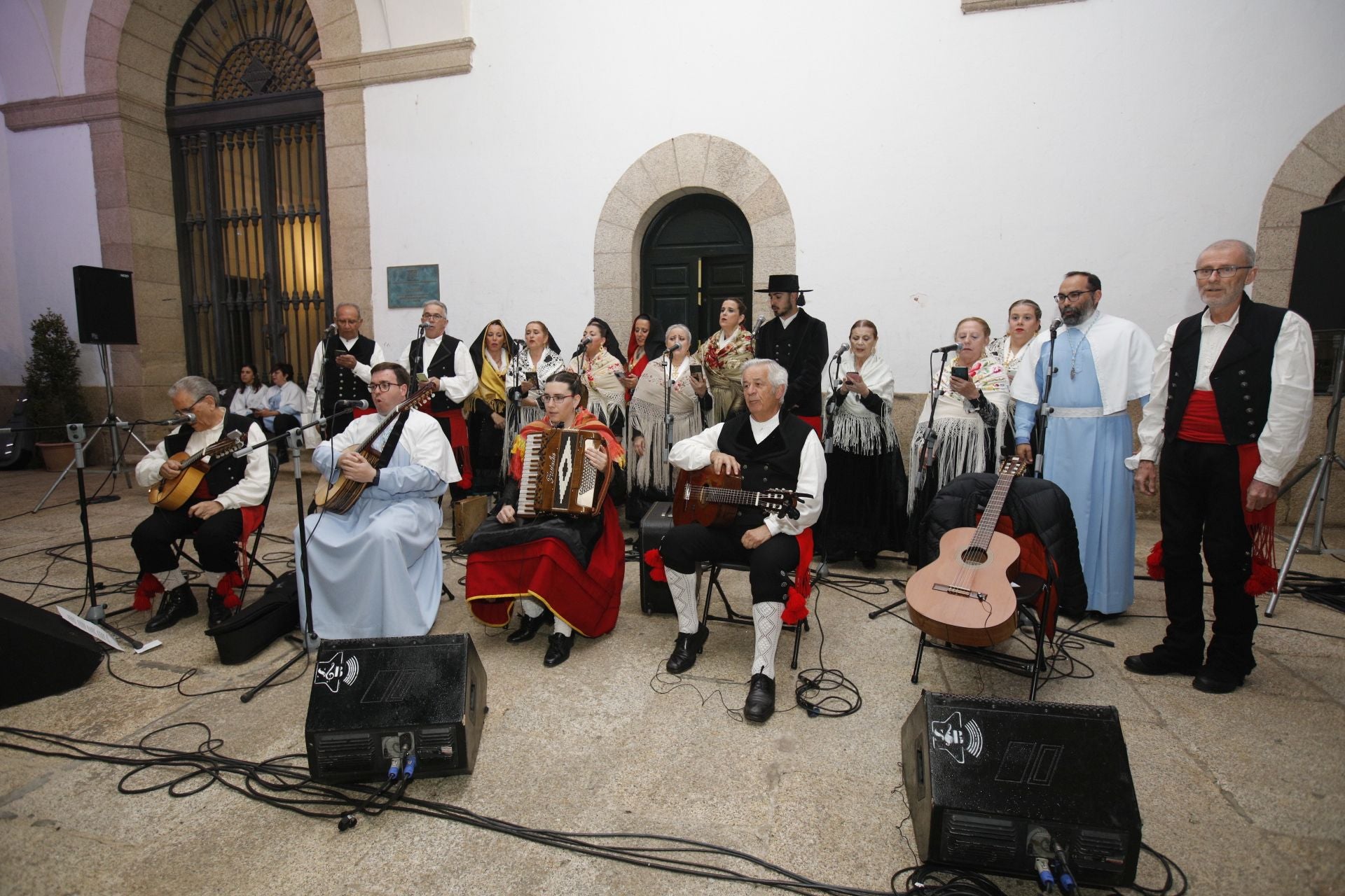 Fotos de la Virgen de la Montaña en la Plaza Mayor de Cáceres