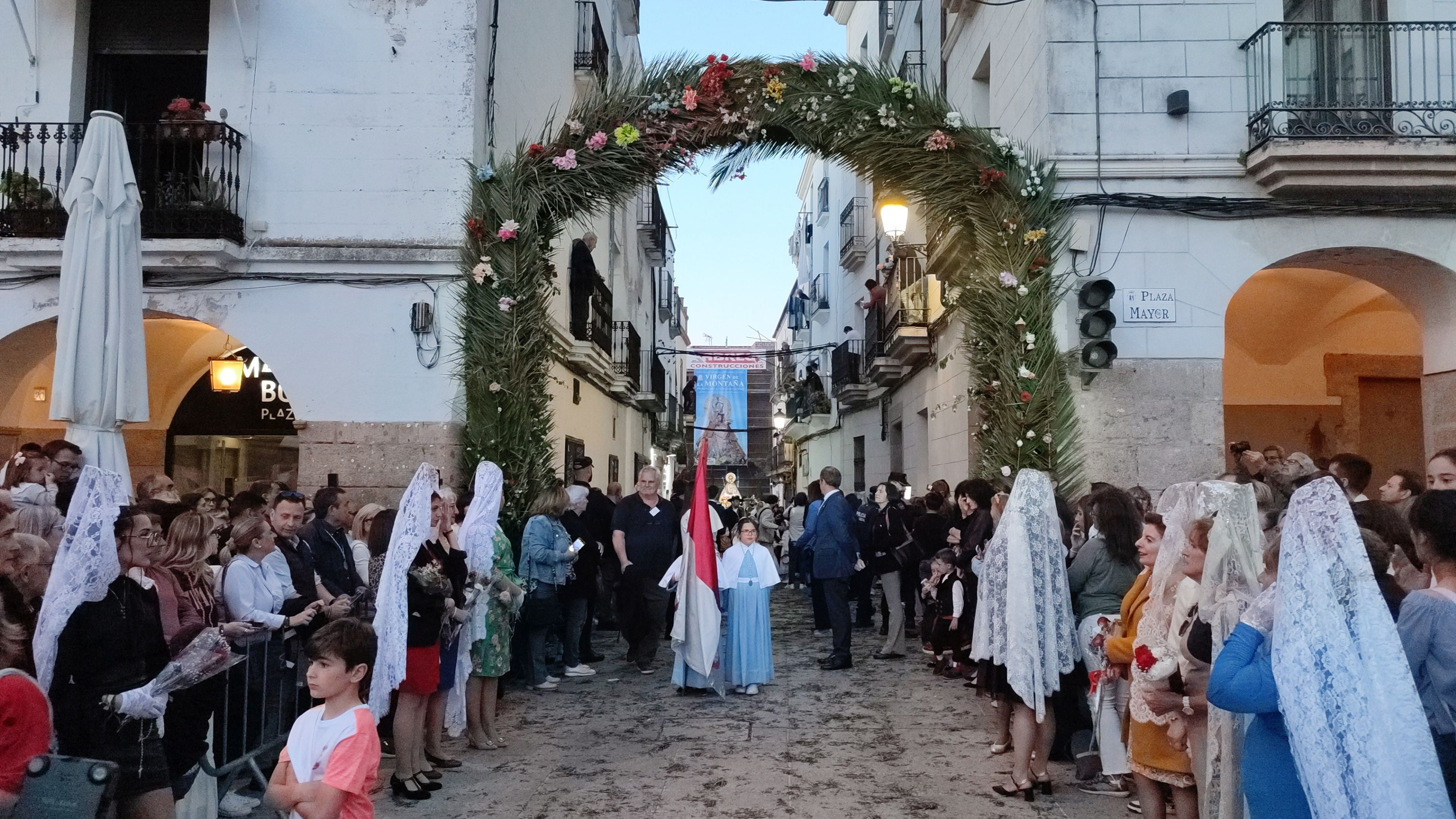 Fotos de la Virgen de la Montaña en la Plaza Mayor de Cáceres