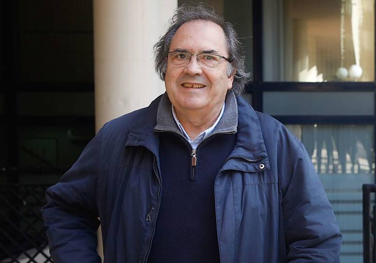 José Manuel Sánchez durante la presentación de Arturo Álvarez como nuevo entrenador.