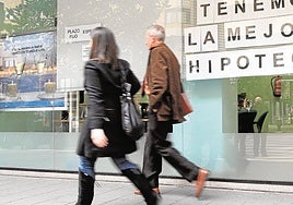 Foto de archivo de un cartel de hipotecas