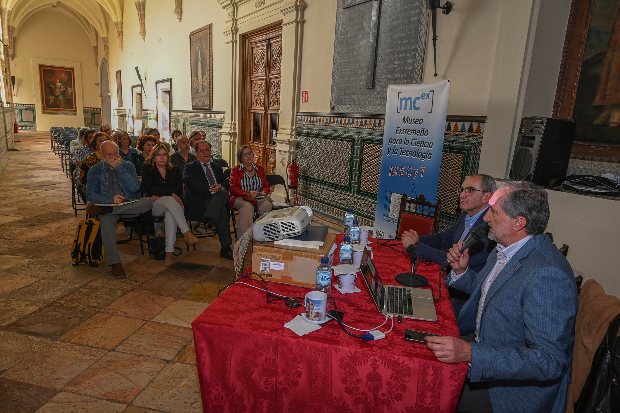 Imagen secundaria 2 - Un baile de libros despide abril