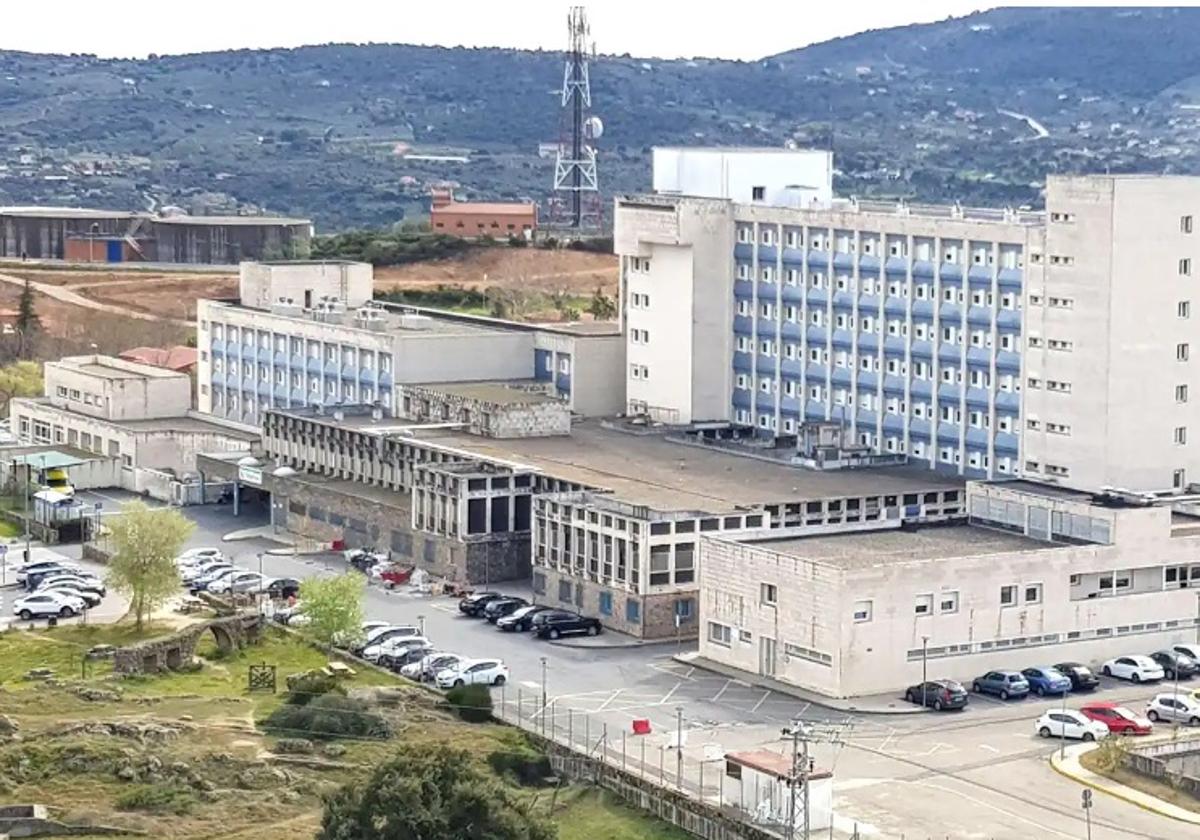 Herido un hombre de 63 años tras la colisión entre dos vehículos cerca de Guijo de Granadilla