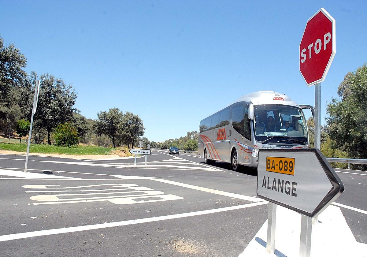 El accidente se ha producido en el camino que discurre paralelo a la carretera BA-089