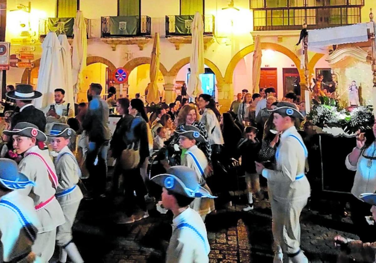 Los danzantes de Fuentes de León acompañarán a La Esperancita.