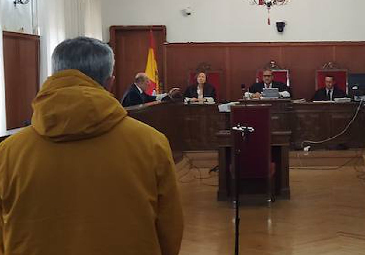 El procesado durante el juicio que se ha celebrado este martes en la Audiencia.