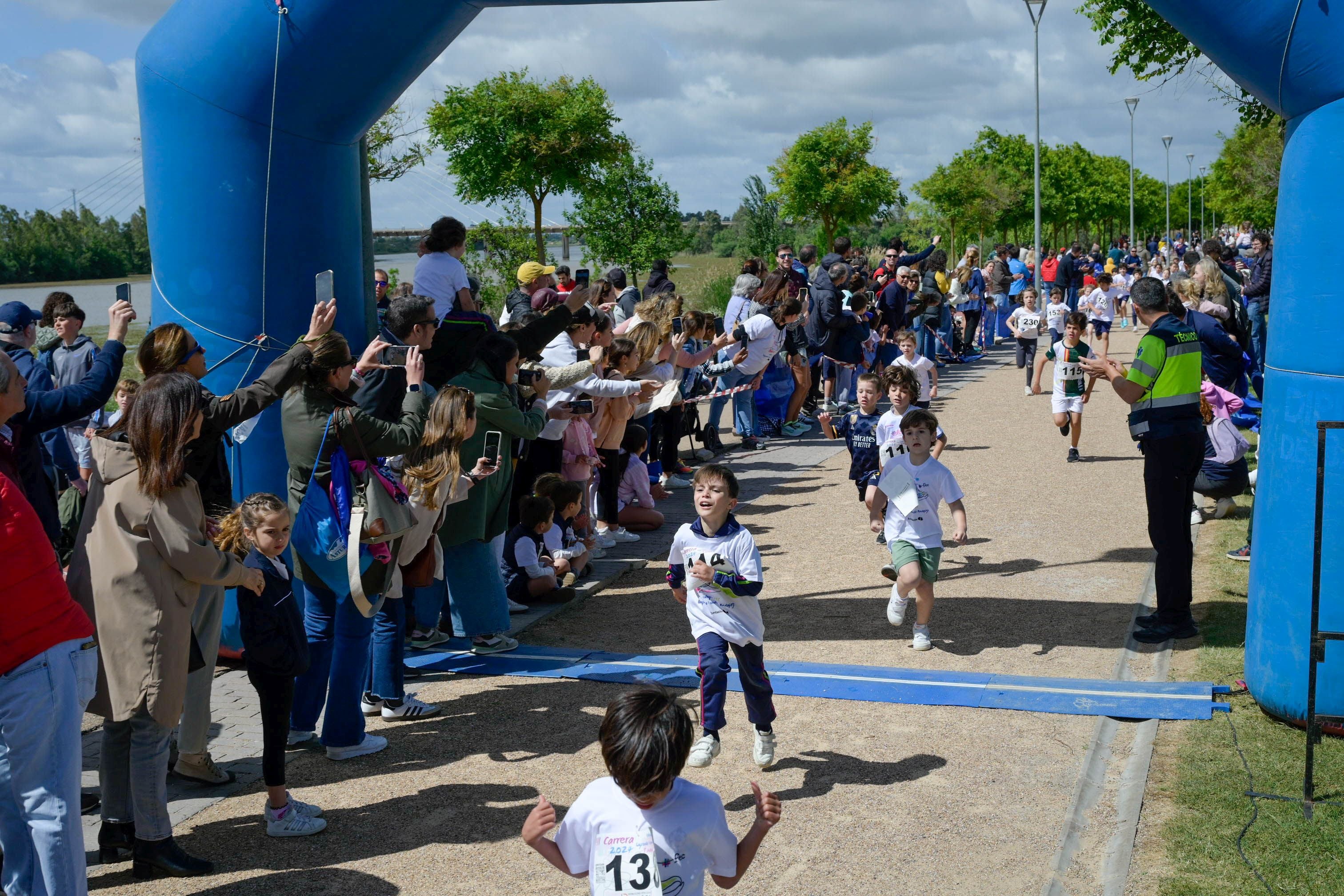 Fotos de los participantes en la carrera del colegio Sagrada Familia