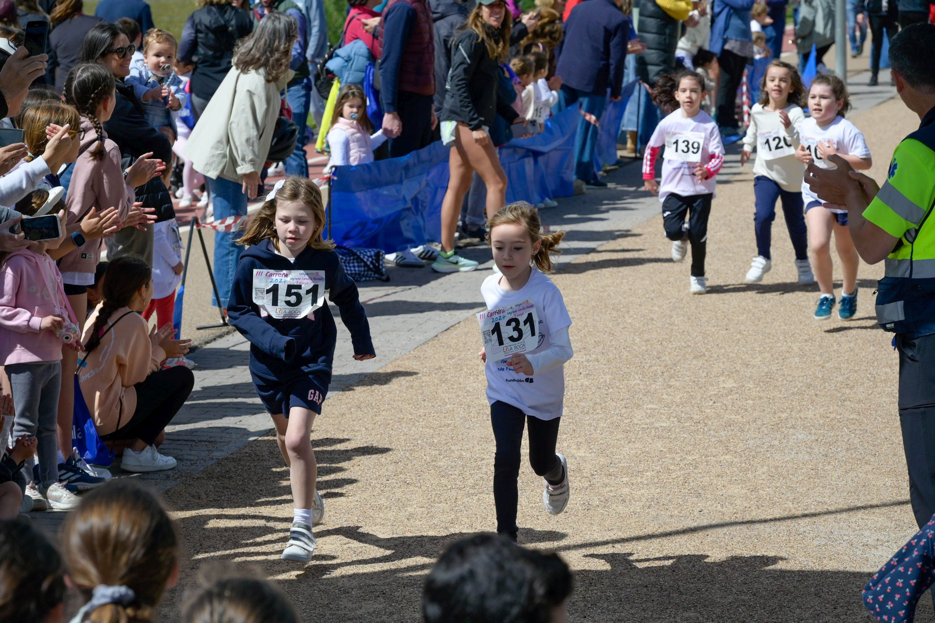 Fotos de los participantes en la carrera del colegio Sagrada Familia