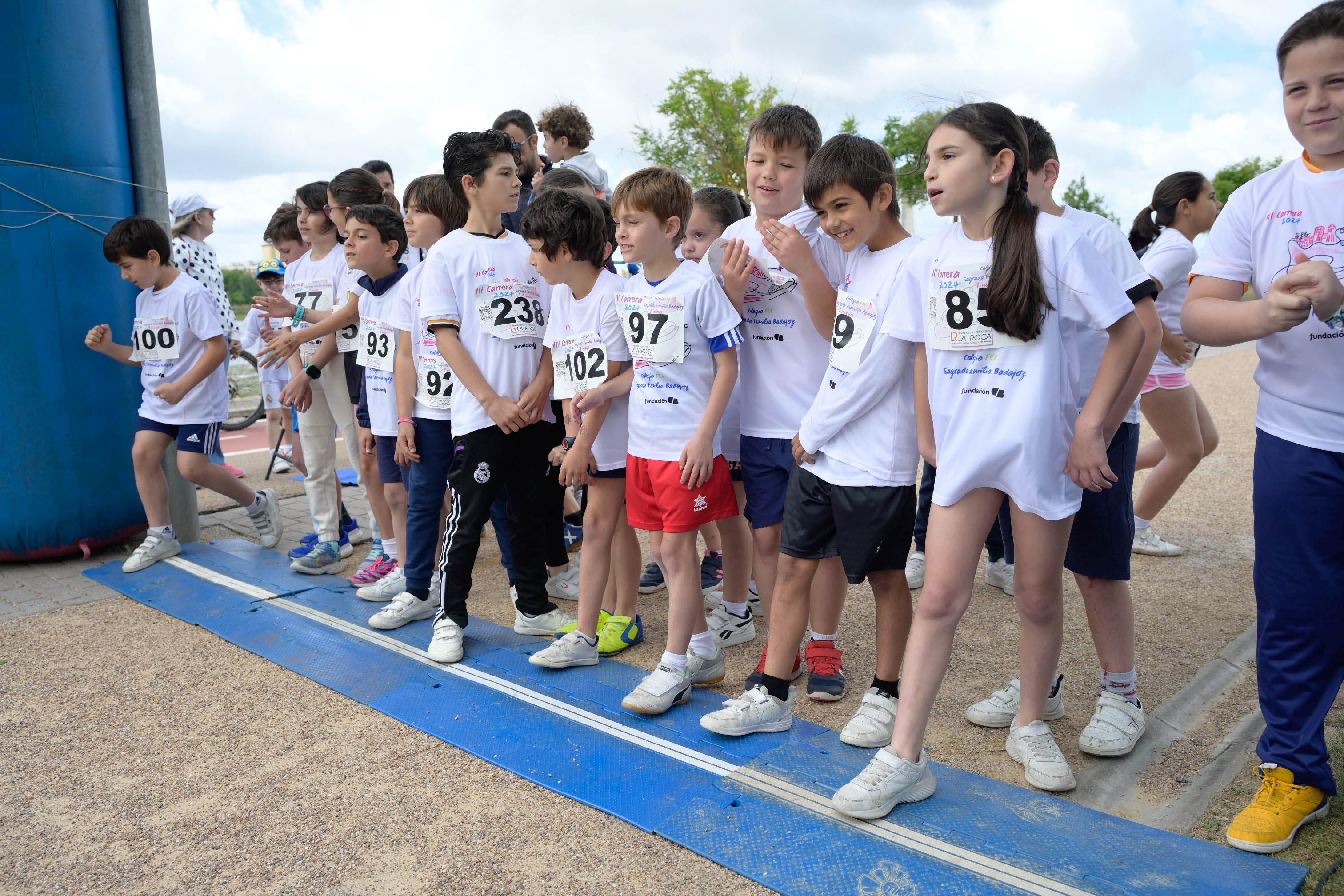 Fotos de los participantes en la carrera del colegio Sagrada Familia