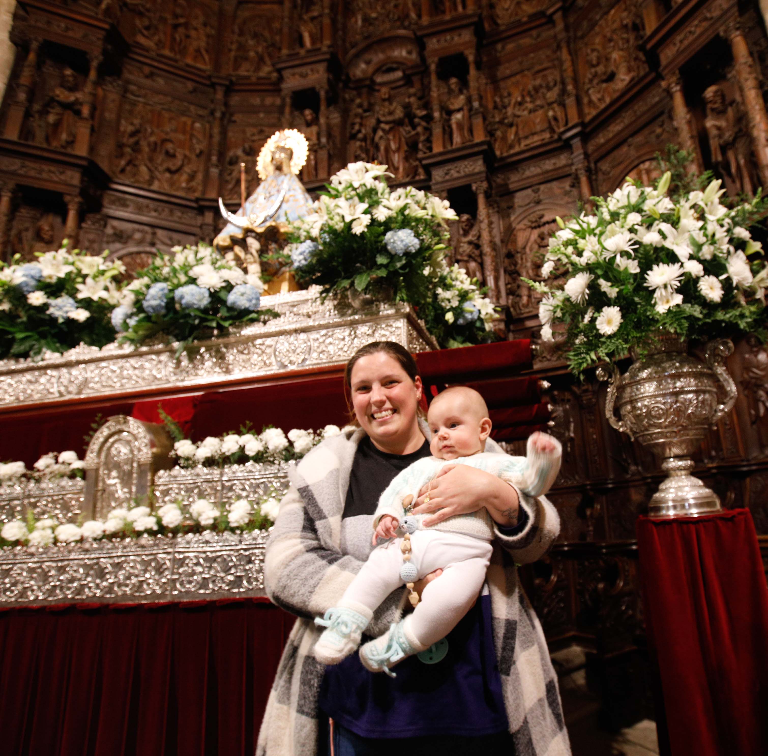 Búscate en la presentación de los bebés cacereños a la Virgen de la Montaña (II)