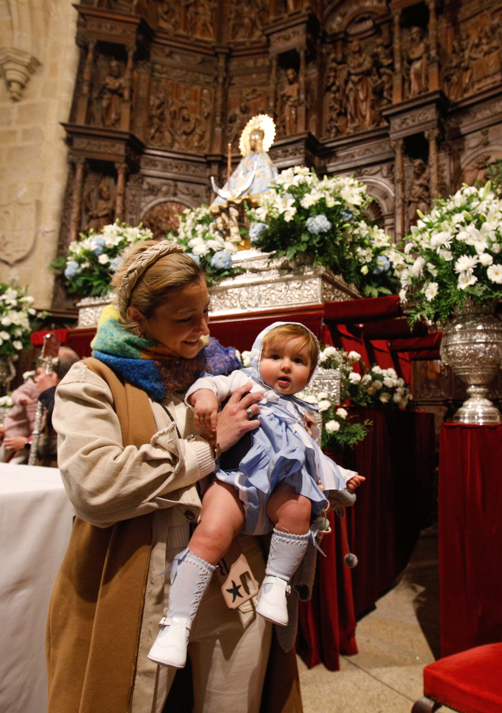 Búscate en la presentación de los bebés cacereños a la Virgen de la Montaña (I)