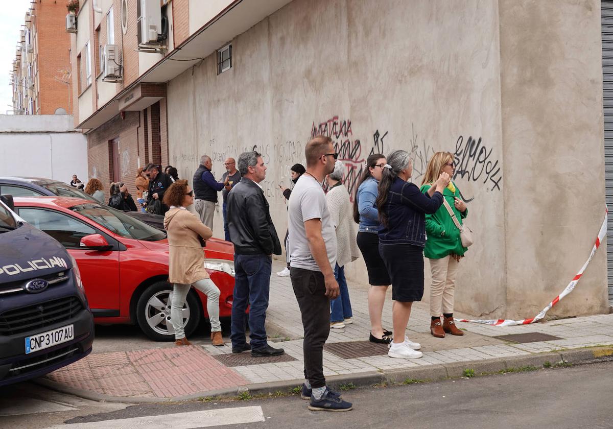 Consternación en la calle del matricidio en Badajoz