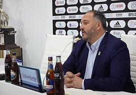 Javier Peña, durante su comparecencia en la sala de prensa del Nuevo Vivero este jueves.