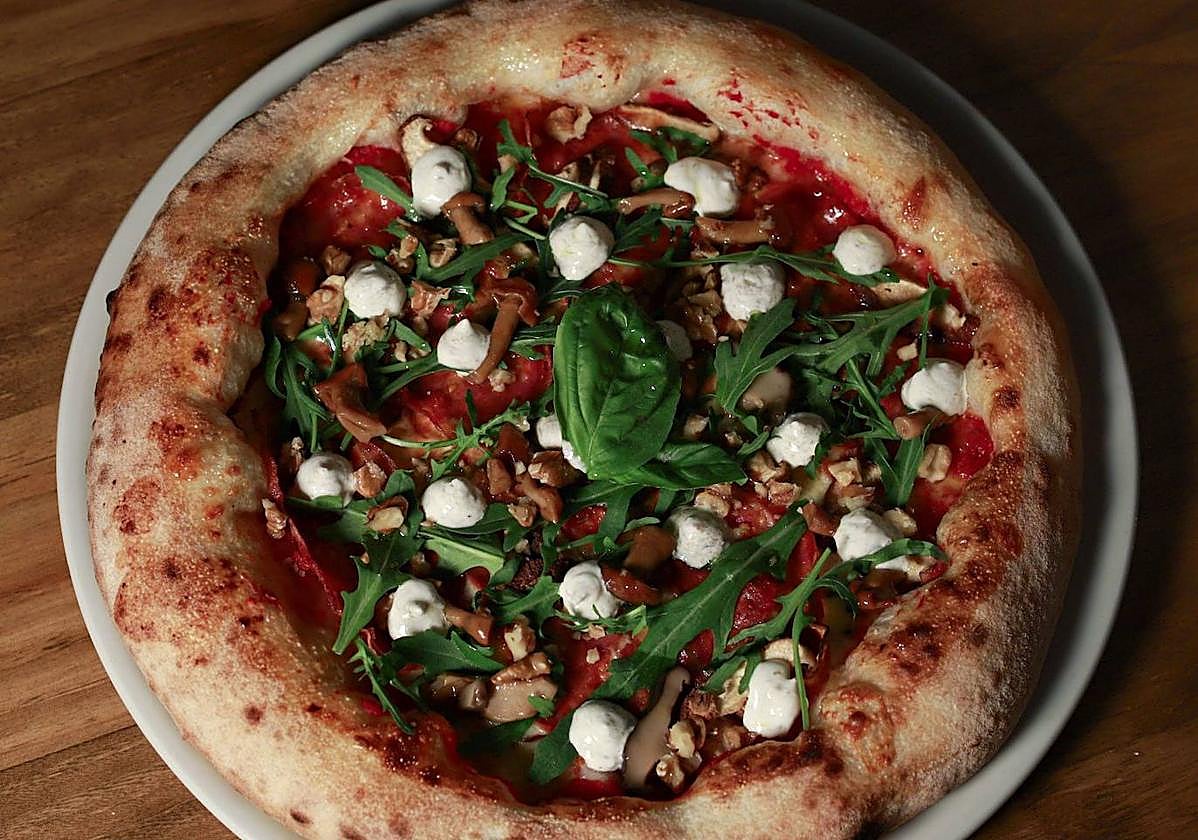 En este concurso ha conseguido también posicionar su negocio, Pizzburger, como un referente a nivel regional.