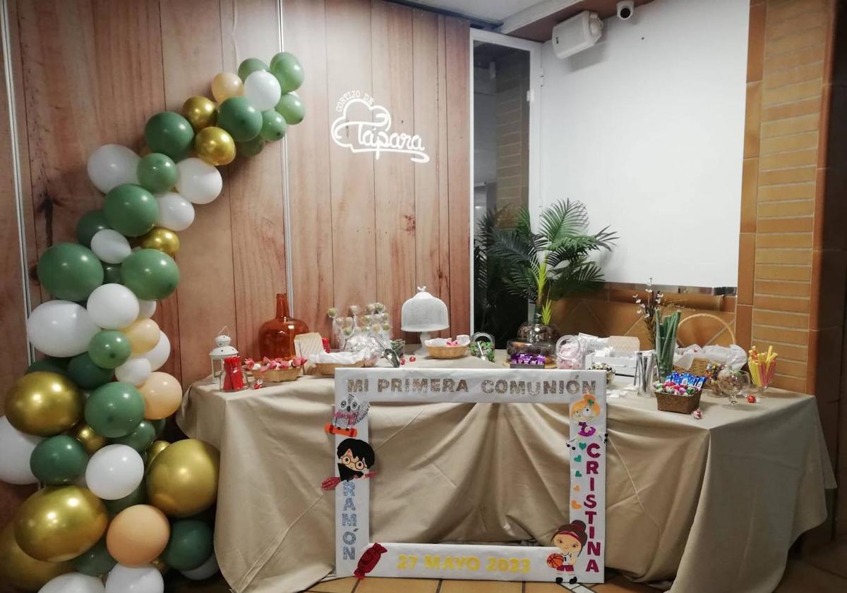 Imagen principal - En el Cortijo de Tápara tienen muy en cuenta los gustos del niño o niña para personalizárselo todo: decoración, comida, juegos...