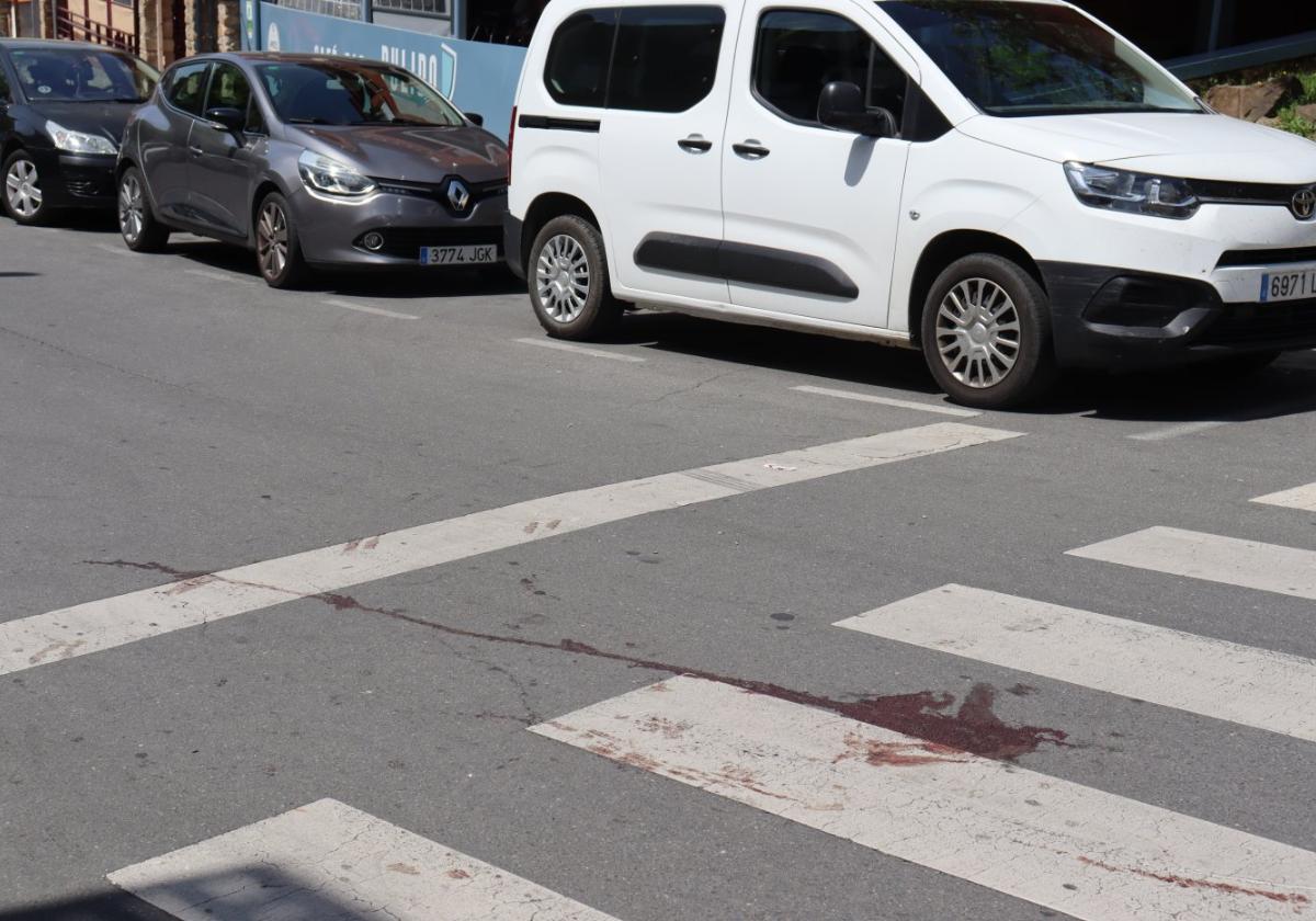 Paso de cebra donde quedó tendido el joven tras el atropello.