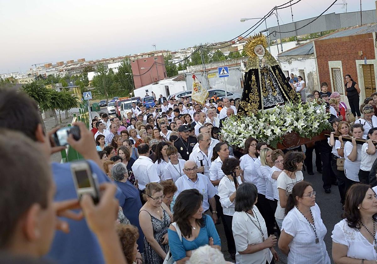 Visita de la Virgen de la Soledad a la barriada del Cerro de Reyes en 2012.