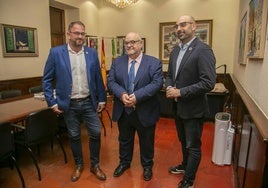 El alcalde de Mérida recibe a Esteban Beltrán.