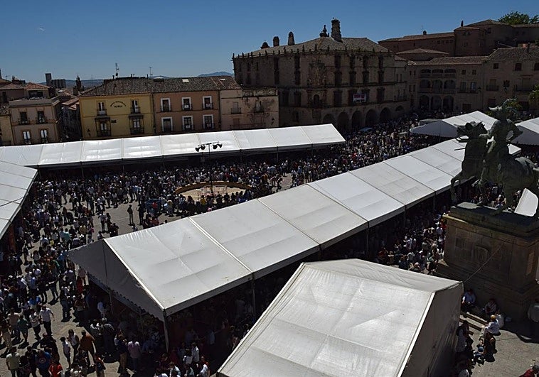 Aspecto de la plaza Mayor el sábado a mediodía.